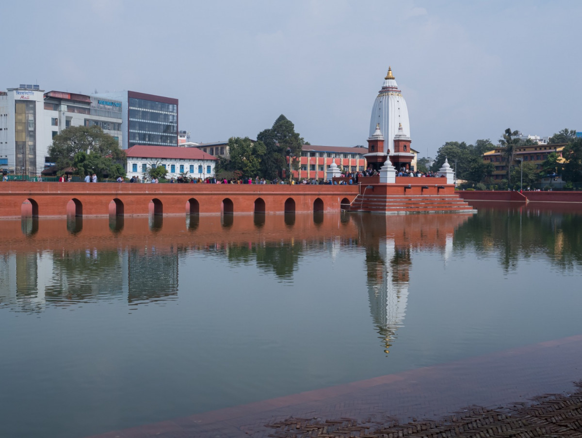 दिदीबहिनी र दाजुभाइ नहुनेहरूको टीका बालगोपालेश्वरमा (तस्वीर)