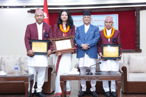 प्रधानमन्त्रीद्वारा पलेशालाई ६५ लाखसहित  सम्मान