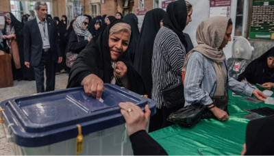 इरानमा दोस्रो चरणको राष्ट्रपतीय निर्वाचनको लागि शुक्रबार बिहानैदेखि मतदान सुरु