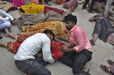 भारतमा धार्मिक सभामा भागदौड हुँदा करिब एक सयको मृत्यु